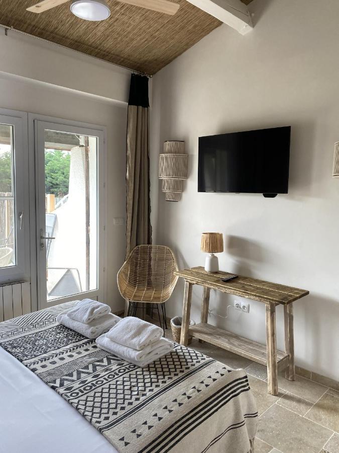 Hotel Du Pont Blanc Saintes-Maries-de-la-Mer Bagian luar foto
