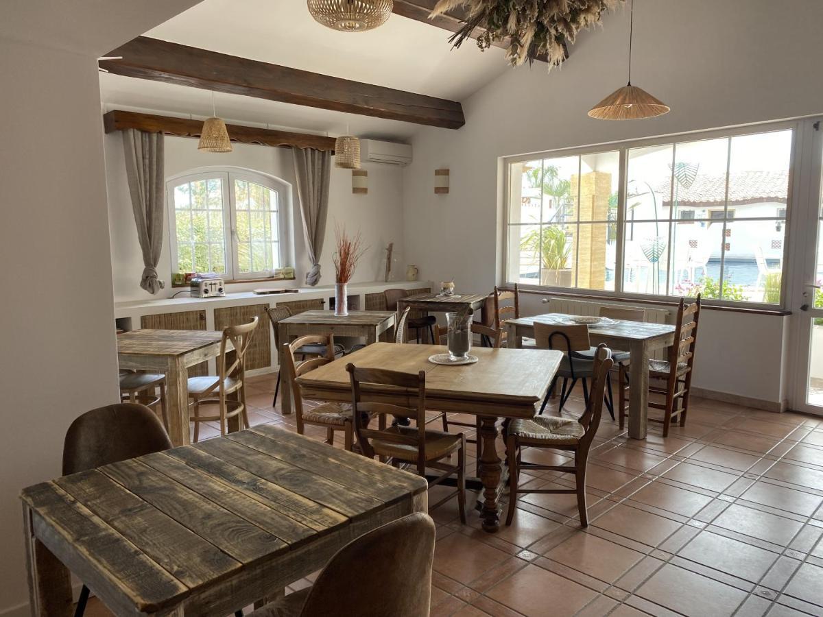 Hotel Du Pont Blanc Saintes-Maries-de-la-Mer Bagian luar foto