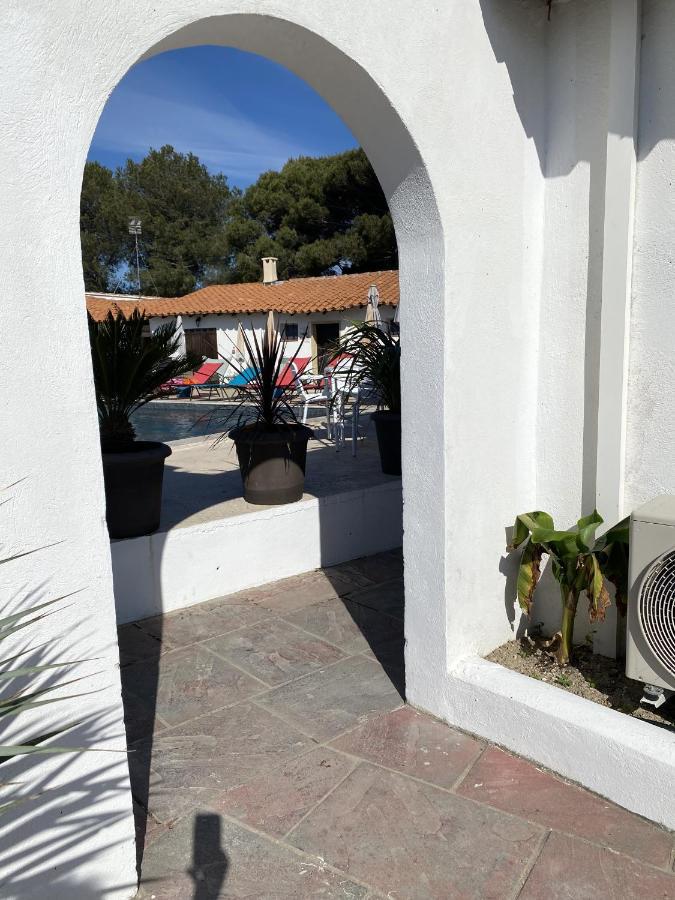 Hotel Du Pont Blanc Saintes-Maries-de-la-Mer Bagian luar foto