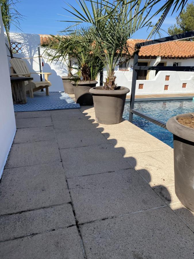 Hotel Du Pont Blanc Saintes-Maries-de-la-Mer Bagian luar foto