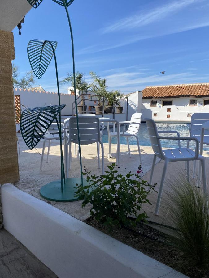 Hotel Du Pont Blanc Saintes-Maries-de-la-Mer Bagian luar foto