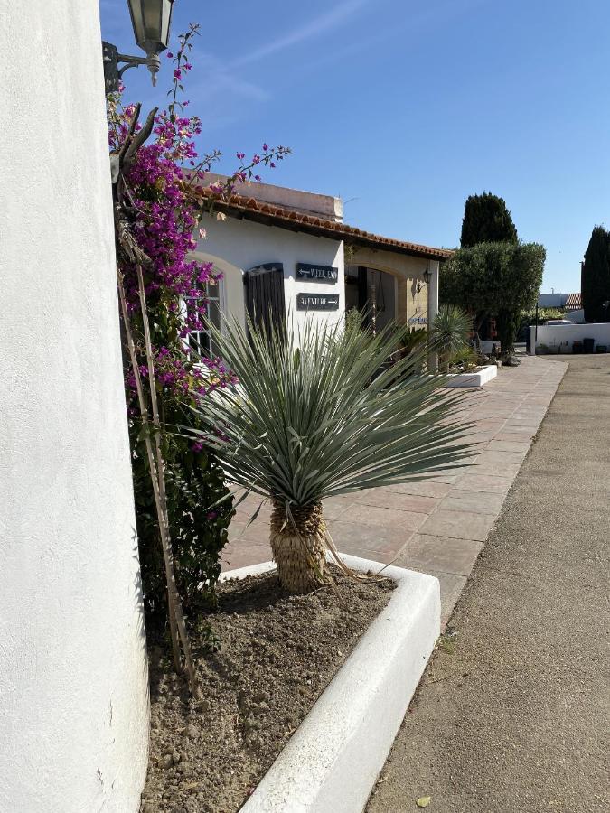 Hotel Du Pont Blanc Saintes-Maries-de-la-Mer Bagian luar foto